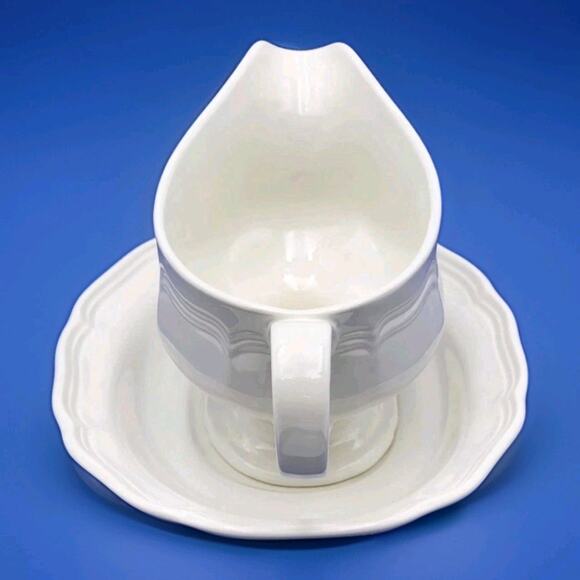 Mikasa French Countryside White Gravy Boat and Underplate F 9000 SHIPS FAST - Picture 6 of 16